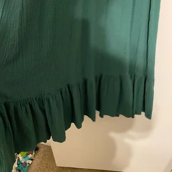 Like an emerald green dress - Picture 4 of 4